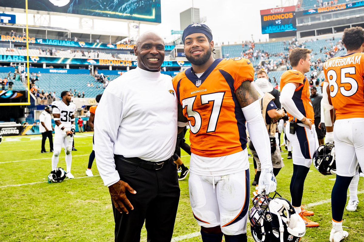 Charlie Strong tweet media