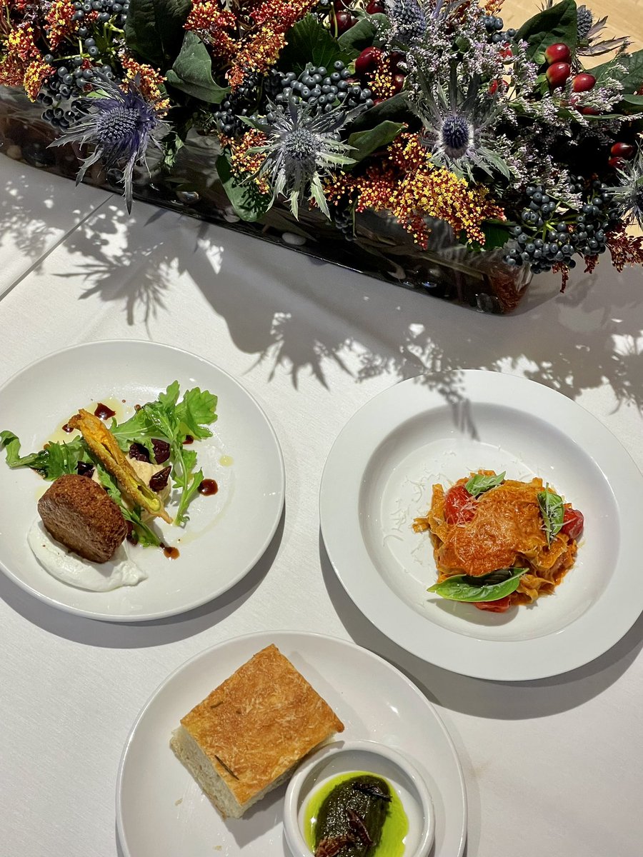 swiss_un's tweet image. Presidential meeting ahead of #UNFSS21 🌎

Discussing common priorities to bring food systems towards more sustainability

🇸🇳🇨🇭🇨🇷

👉 bit.ly/3EJ43JG