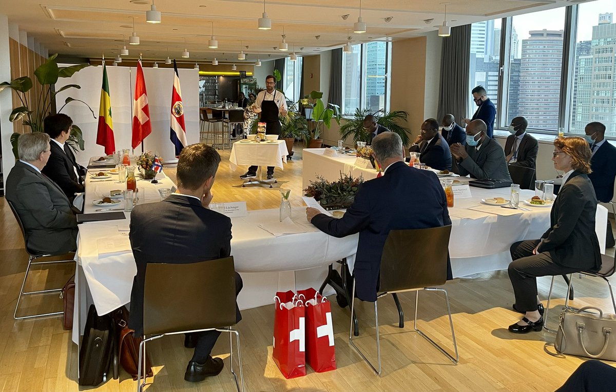 swiss_un's tweet image. Presidential meeting ahead of #UNFSS21 🌎

Discussing common priorities to bring food systems towards more sustainability

🇸🇳🇨🇭🇨🇷

👉 bit.ly/3EJ43JG