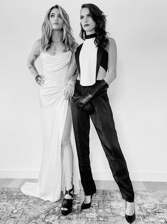 bestofparisj's tweet photo. paris jackson and cara delivingne (2021) https://t.co/Pmi1AKcRPZ