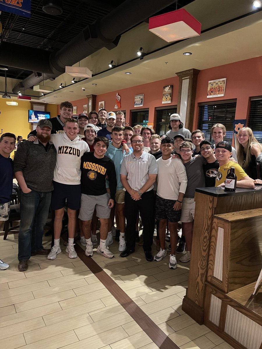 Thank you Phi Delta Theta &amp;
Pi Beta Phi for coming to the radio show tonight!! LOVED THE SUPPORT!! #MIZ