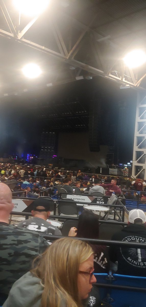 meshelle2kz's tweet photo. 5 years 5 albums 5 shows 
#WeHereForIt
@kali_poss https://t.co/IUTssF9qUd