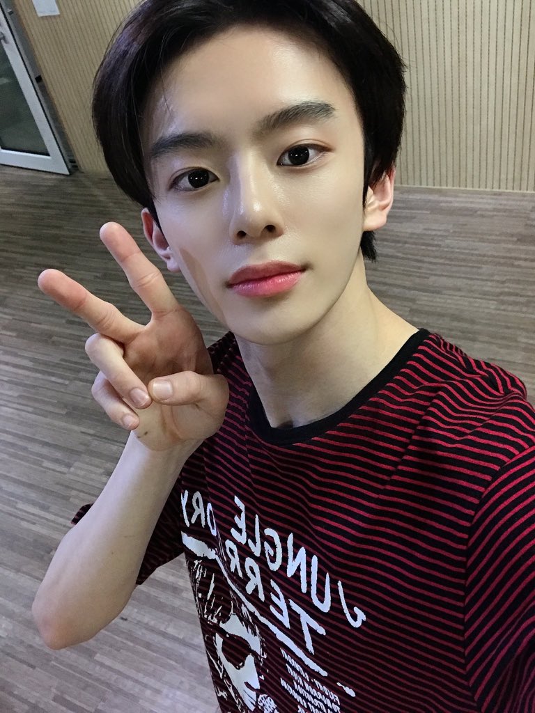 vericrazy_'s tweet photo. ㅤ･🎧  [   𝗵𝘁𝘁𝗽𝘀:  //  𝘃𝗲𝗿𝗶 ⠀𓍼⠀ crɑzy  ❫   ᠉   #OTTIELIE  plɑylist. 

Me toca descanso y una de las primeras cosas que voy a hacer es apreciar #FirstLoveAnne ! Y les voy a decir que a alguien se le metió una basurita en el ojo pero no les voy a decir quién soy https://t.co/Np05cCOUQf
