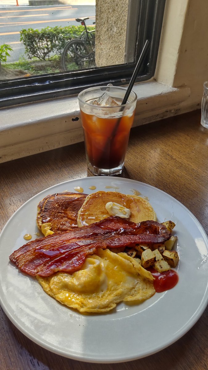 takeko0731si's tweet image. 【今日の計測値】
昨日は明らかに食事不足🍴
今から胸トレして、昼はガツンと食べます！

【体重】
49.7→49.7→49.6→49.95→49.8→49.65
【体脂肪率】
20.7→20.6→20.7→20.6→21.2→20.1→21.2
【筋肉量】37.35→37.1→37.15→37.15→37.1→37.1→37.5→36.9

#筋トレ女子 
#モーニング 
#8to5