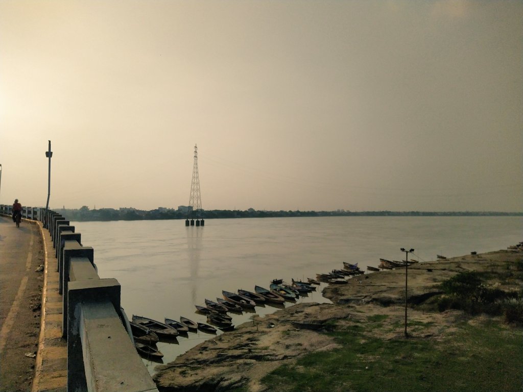 Er2003Pankaj's tweet photo. दुख पाप नाशिनी माँ गंगा सबकी मित्र है,
गंगा का जल दुनिया में सबसे ज्यादा पवित्र है. https://t.co/iksrucCXmW
