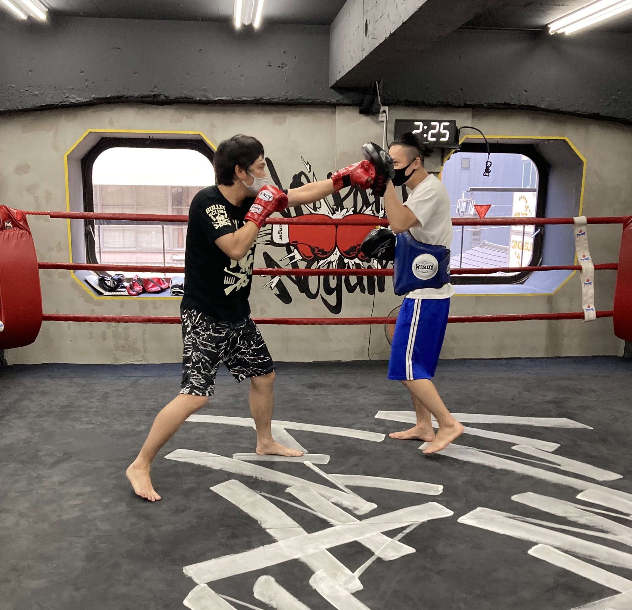 レンジャージム赤坂店 レンジャージム 本日は祝日営業です 営業時間は9時 14時 ムエタイ 初心者教えます 港区 赤坂 女性 ダイエット マンツーマン 痩せる 運動不足 ストレス ジム フイットネス キックボクシング 体力増強 T Co