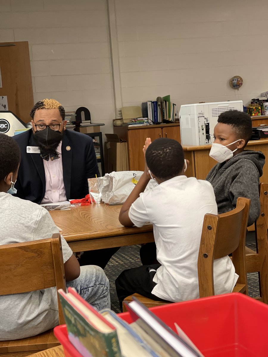 GSCSDistrict1's tweet photo. What a great day for @ATKBears! Excited about the B.L.A.Z.E. Program for 4th grade boys! 
.
.
A Tie That Binds (s/o Mrs. Lacy on the name) 
.
.
.
Each scholar was gifted with a handwritten note from me and a red bow tie for their dress up days. #BeTheDifference  #District1 https://t.co/dHyC12r2WQ