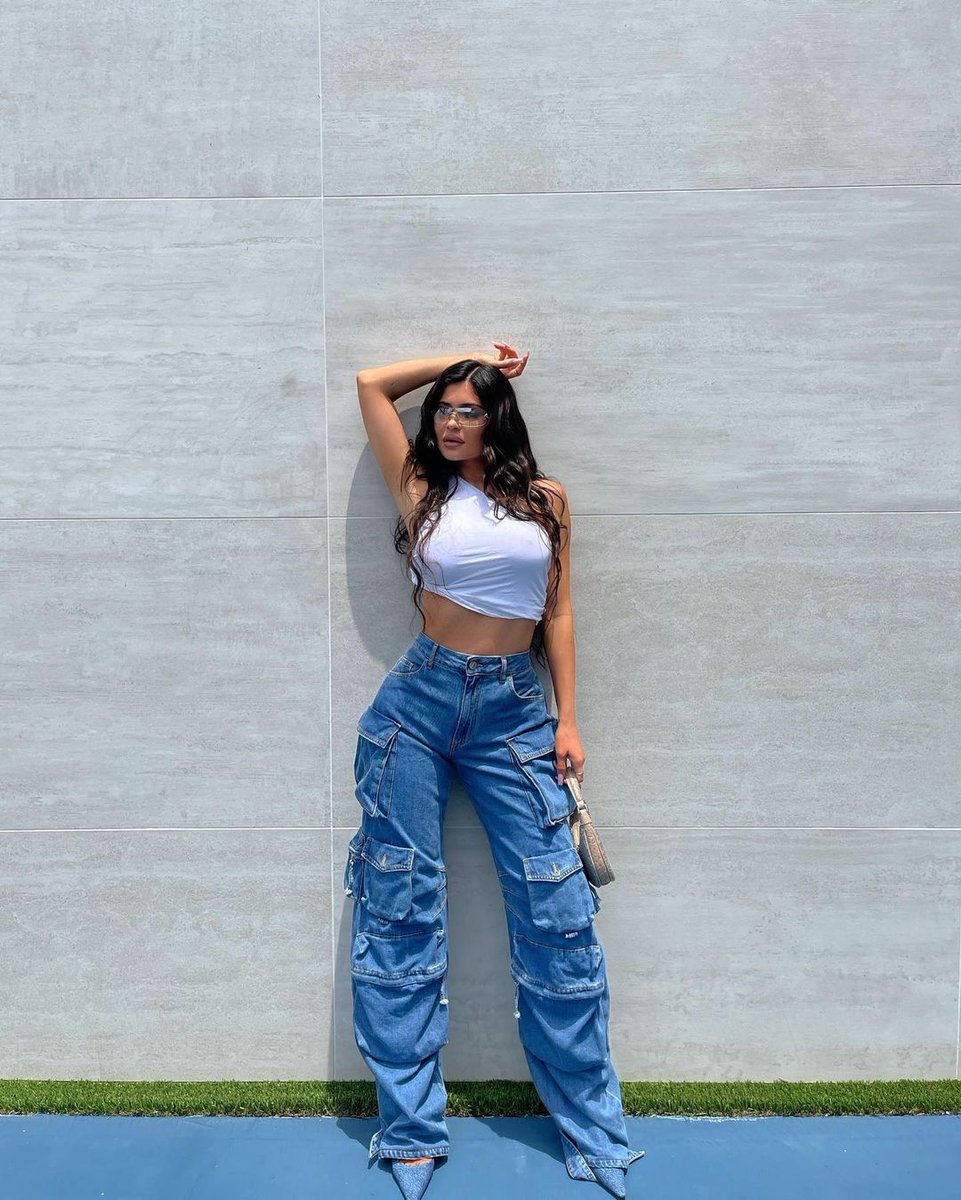 holderarchive's tweet photo. Nova parceria !¡

fechamos com o @picskyliee, melhor lugar para encontrar fotos da Kylie jenner, sigam eles para não perder nada https://t.co/lPyfEvX7ef