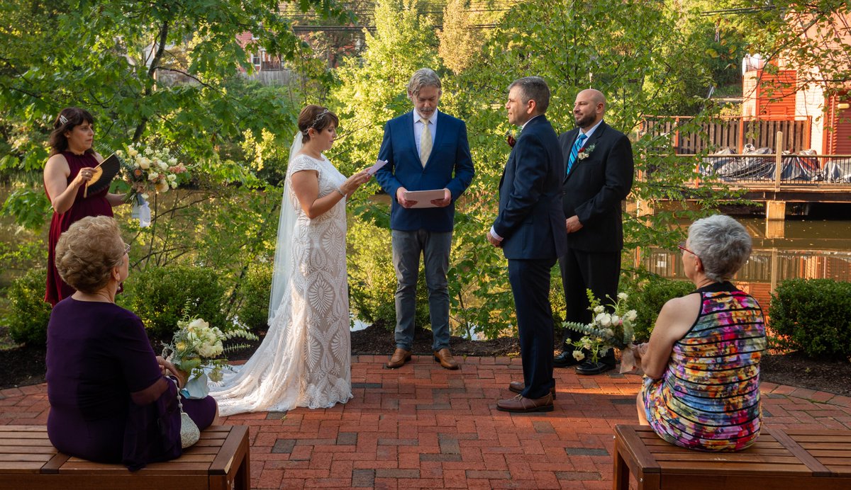 BrunoM_Jr's tweet image. Thank you to @JimShannonPhoto for capturing great photos from my wedding on Saturday to @seasmar79.