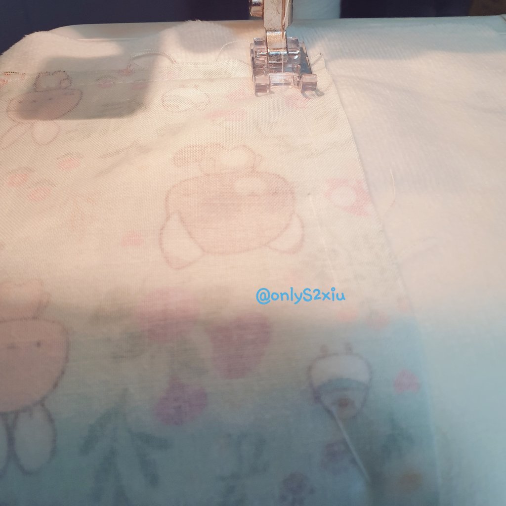 onlyS2xiu's tweet photo. 연휴는 잘 보내셨나요?
한복사진 한장찍고,다음주 슬개골수술하는 멈멍과 놀고,집에와서 자고,마지막날인 어제는 10년?쯤된 오래된미싱을 꺼내,아껴두었던 원단도 꺼내서 입원할때 챙겨보낼 블랭킷을 만들었습니다!
요즘 일상은 멈멍조카에게
집중되어있어서ㅜㅜ
연휴동안 뽀아가사이즈의 옷
폼림과 https://t.co/pD3Qb3gncz
