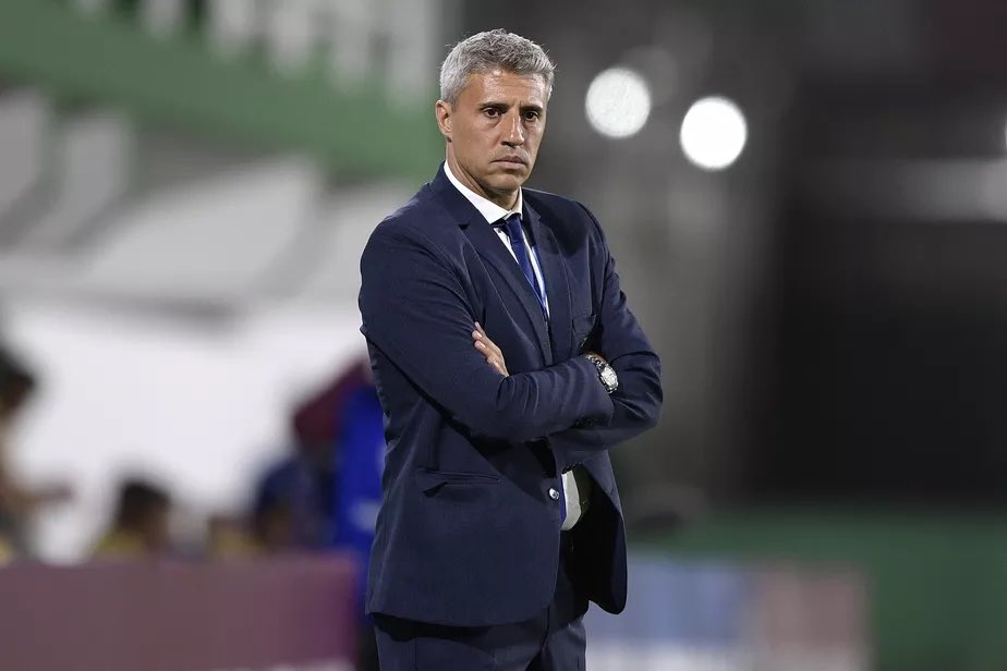 mauro_cardoso's tweet photo. O amontoado do São Paulo jogou contra o América Mineiro no Morumbi. O resultado não poderia ser diferente EMPATE 0x0. Crespo não sabe fazer o time jogar, ele é um treinador bem fraquinho. O @SaoPauloFC segue a 3 pontos do Z4. #SAOxAME #Brasileirao @AmericaMG https://t.co/Ef3yD8RHdy