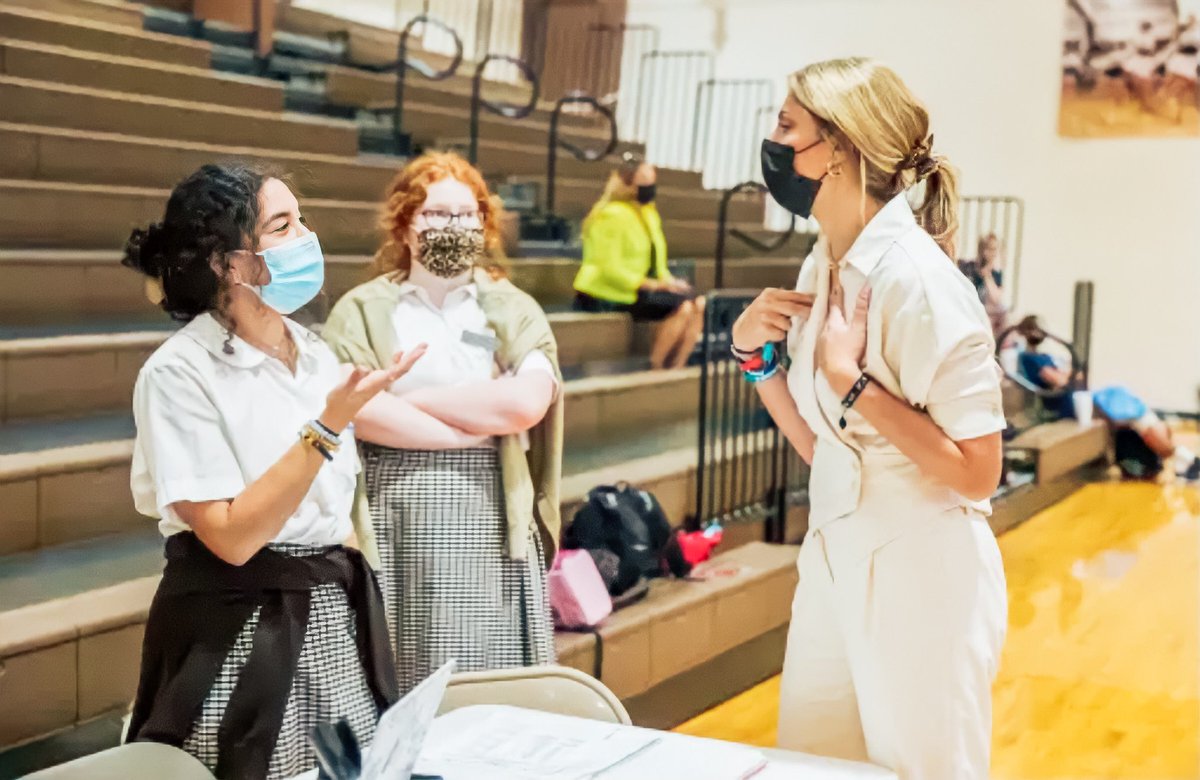 Surreal moment. I went back to my high school to teach students how to call play-by-play for the team I used to play for. Full circle.
<a href="/VSNLouisiana/">Varsity Sports Now</a> <a href="/mcacubs/">Mount Carmel Academy</a> <a href="/volleycubs/">MCA VolleyCUBS</a>