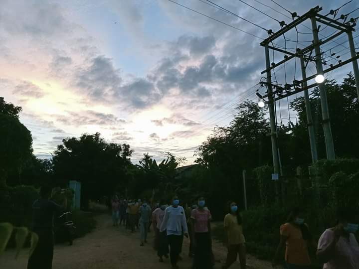 SRMforJustice's tweet photo. YINMARBIN | Pro democracy youths in Sone Chaung village, Yinmarbin township, staged a rally to march with vigor to keep opposing the military dictatorship.

#WhatsHappeningInMyanmar #Sep23Coup #RefugeesNeedHelp https://t.co/7yDAd7jP3J