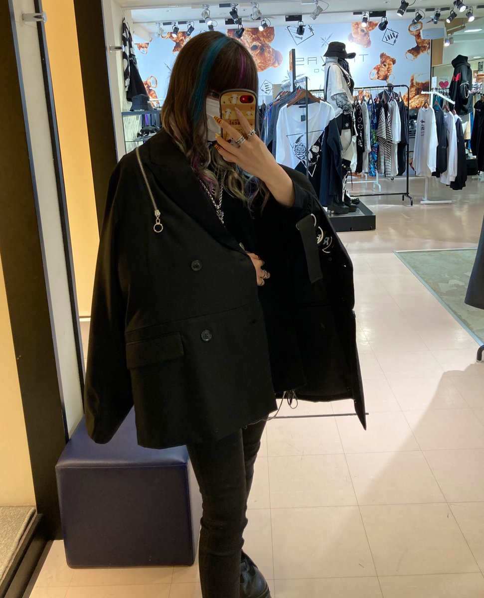 porujt0618st71's tweet photo. 朝から居ます🐥✨
羽織れるタイプの真っ黒㌠
いっぱいあるよ🤝✨
#REFLEM
#agem9
#BASICCOTTON
#CIVARIZE https://t.co/4003ZY8H7r