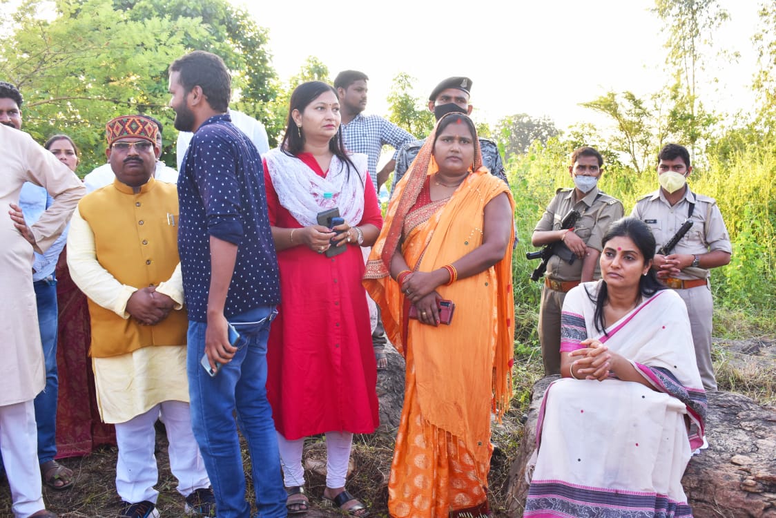 ADPoonamPatel's tweet photo. इतनी सरल , मुझे गर्व है मेरे नेता पर, दीदी आपको देख कर प्रेरणा मिलती है। 
अनुप्रिया पटेल जिन्दाबाद
अपना दल यस जिंदाबाद @AnupriyaSPatel @ApnaDalOfficial @ApnaDalUP https://t.co/kgnNE3Z2hF