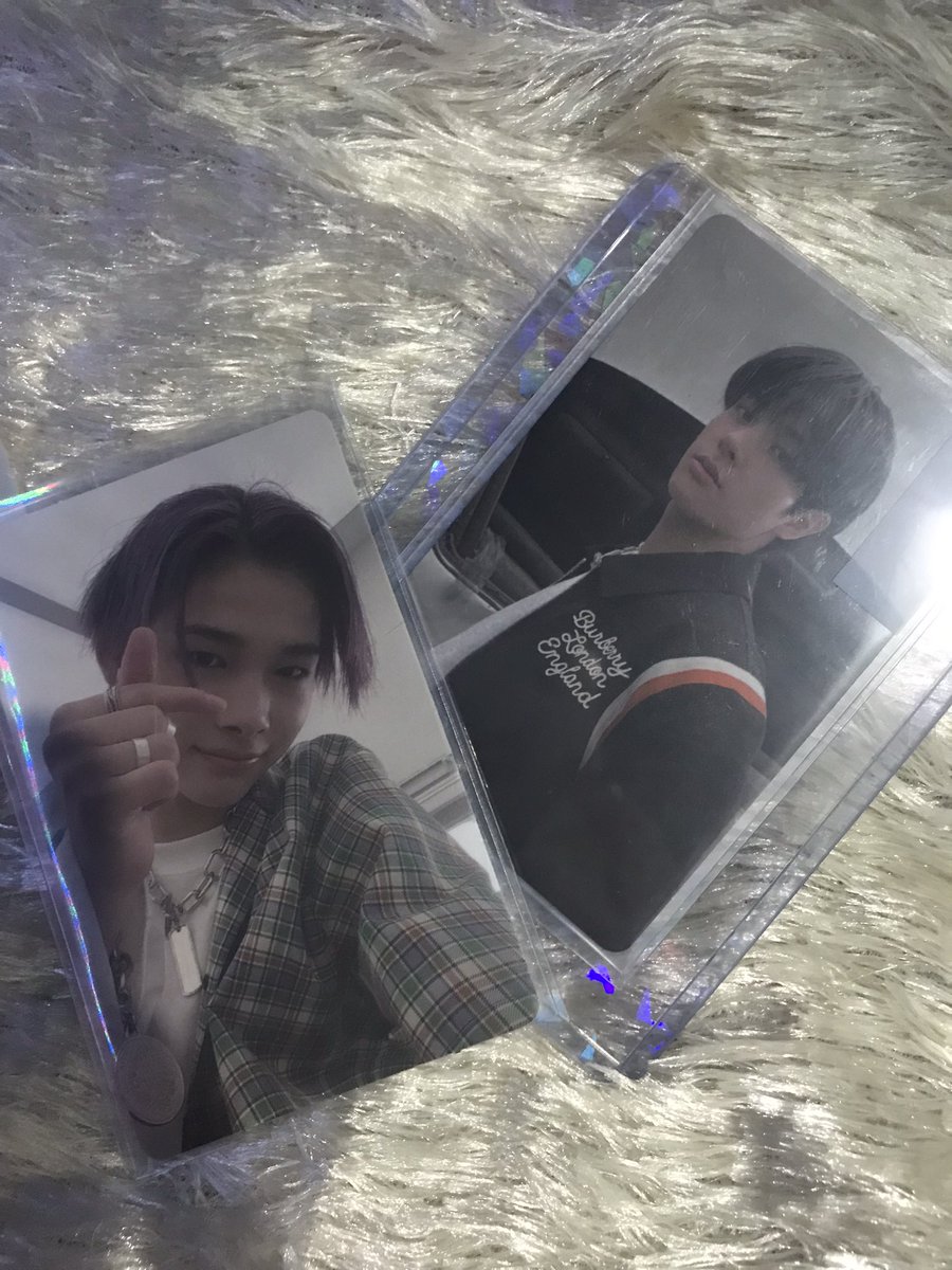 lhszumi's tweet photo. yung jake lang pinapauwi ko, pero may kasamang ni-ki nung dumating ╥﹏╥ 

thank u sm @jayzslove!! cute packaging + she gave me free ni-ki official pc 😩 #tanda_ni_gwen https://t.co/hsdRIW2mJg