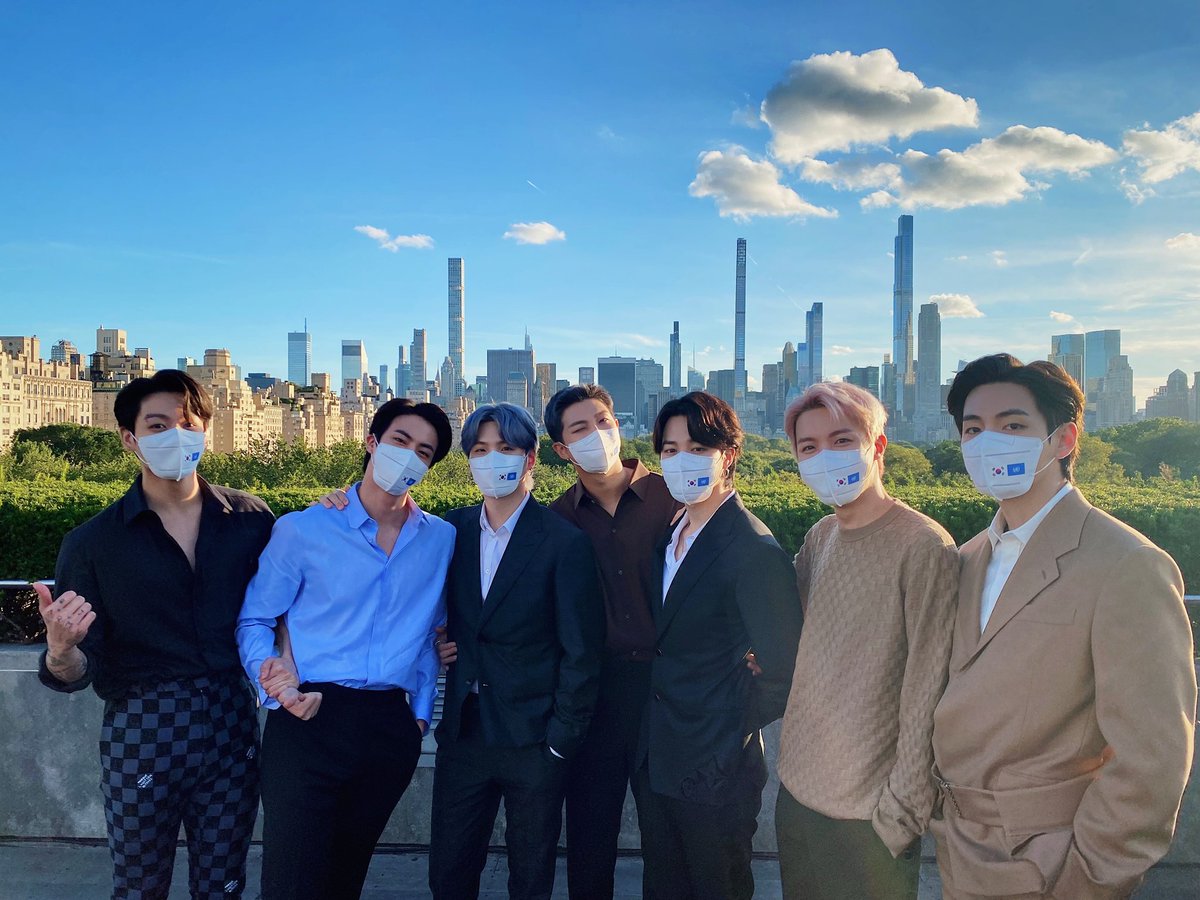 armyJMS30220's tweet photo. Buenos mis chicos bellos, fue muy bueno compartir con ustedes, estos días fueron muy agradables y emocionantes, les deseo lo mejor en su viaje de regreso, cuidense mucho y los amo 💜💜💜☺️☺️

HAVE A SAFE FLIGHT @BTS_twt https://t.co/EzInZFbu8X