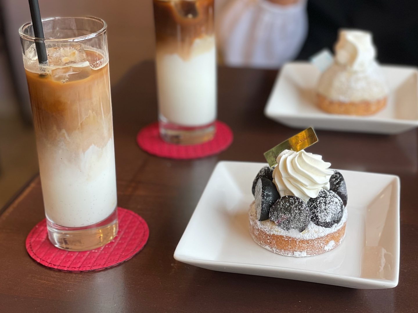 西川舞 今日は 巨峰ケーキ 食べに来ました めっちゃ美味しい 初めて食べたけど これはハマってしまう味 巨峰ケーキ ハマりそう 名古屋カフェ T Co Tbucrurif6 Twitter