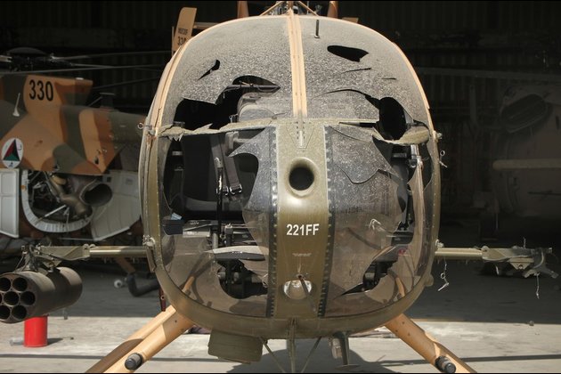 Nawaiwaqt_'s tweet photo. کابل ہوائی اڈے پر تباہ شدہ طیاروں اور گاڑیوں کی جھلک

#Afghanistan #Kabul #DamagedAircraft #DamagedVehicles

https://t.co/KgRSc1dFh5 https://t.co/wagK4YcCsM