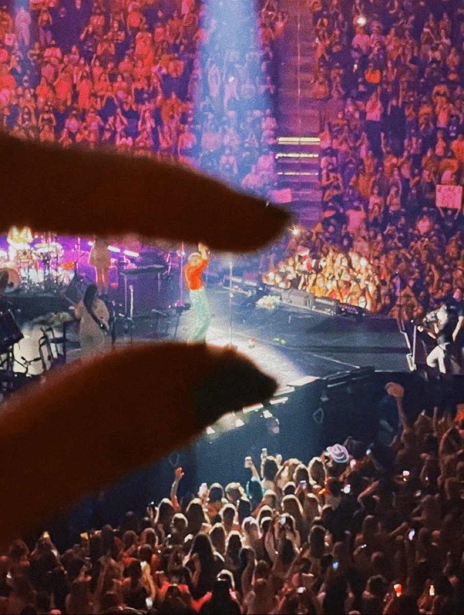 ୨୧ h&l daily (@daiiylarry) on Twitter photo 