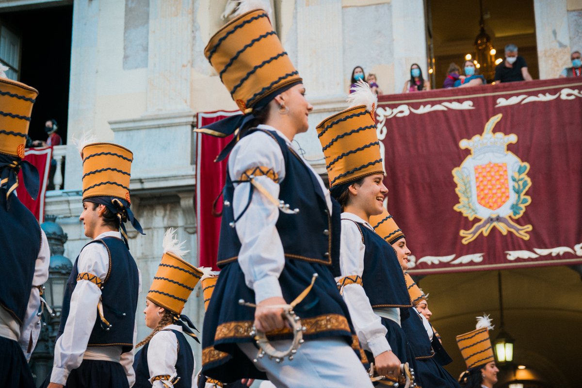 JanMagarolas's tweet photo. ✨ El Seguici Popular ha tornat al carrer, d’on no n’hauria d’haver marxat mai. La crònica escrita a plaça amb el @fetatarragona.

✍️ https://t.co/kJE7ejrCtv
📸 @marccolilla 

I visca Santa Tecla!

#SantaTecla2021 https://t.co/RVdMG8Y2Qm