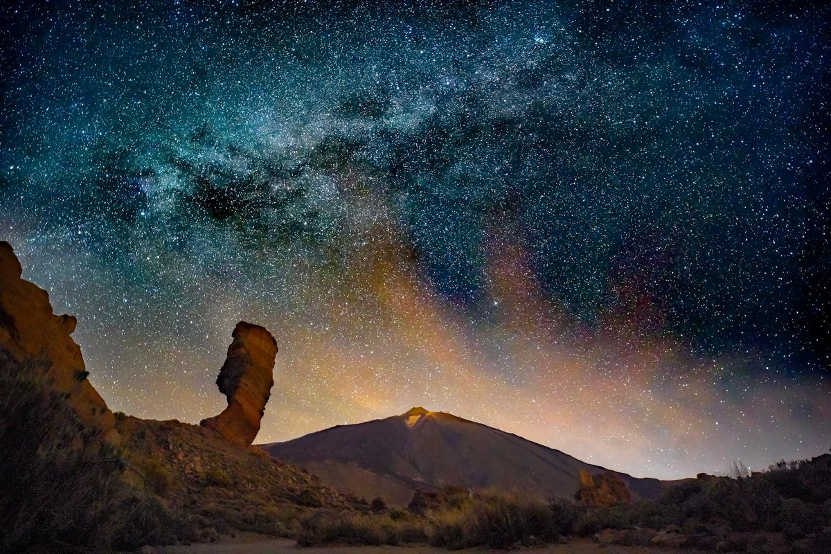 ClubActivista's tweet photo. Pues sí; el TEIDE

✅ Su altura sobre el nivel del mar es de 3718 metros

✅ Si medimos su altura desde su base en el fondo del Oceáno Atlático, supera los 7500 metros, el tercero más alto de la Tierra, solo superado por los volcanes Hawaianos del Mauna Kea y el Mauna Loa. https://t.co/4WV1X41a4K