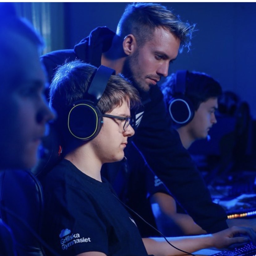 Nu har e-sporten i Sverige dragit i gång med full fart &amp; första SM-kvalet mellan gymnasieskolorna blev precis färdigspelat. Vårt lag kom på🥇&amp; har nu kvalat till SM som avgörs om ett par månader. Bra start på läsåret för oss! #träningsprofil #esport #detärvisomärgrillska