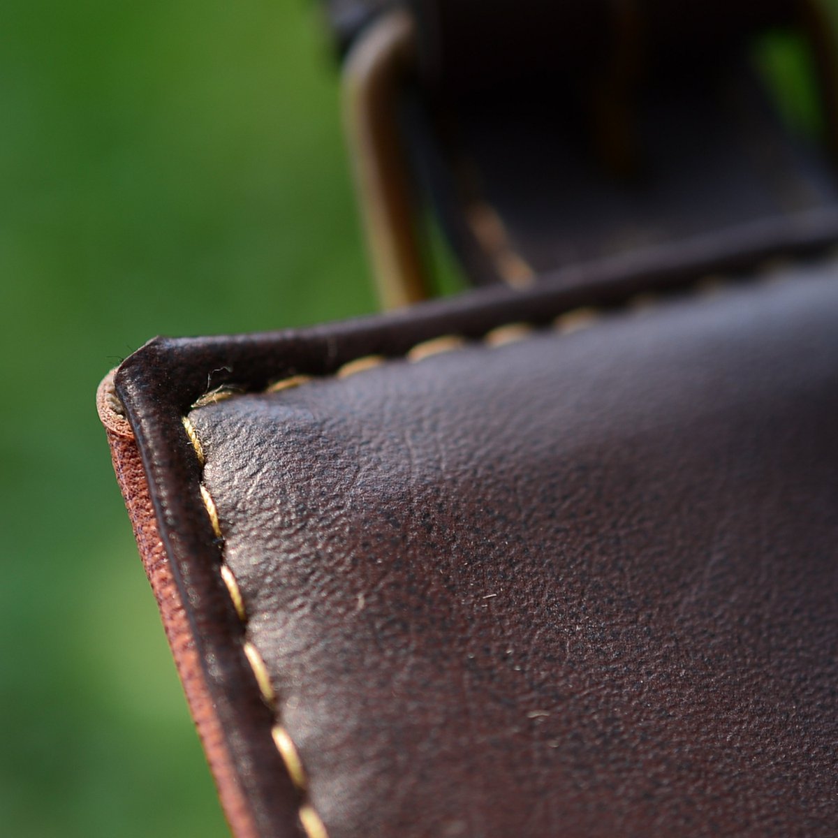 With a multipurpose use and a classy distressed Vintage inspired look which never goes out of style , Our leather bags are a great gift idea for Fathers Day , Birthdays , Valentines Day , Christmas, Graduation, Back To College Or Any Occasion Which Calls For A Gift .