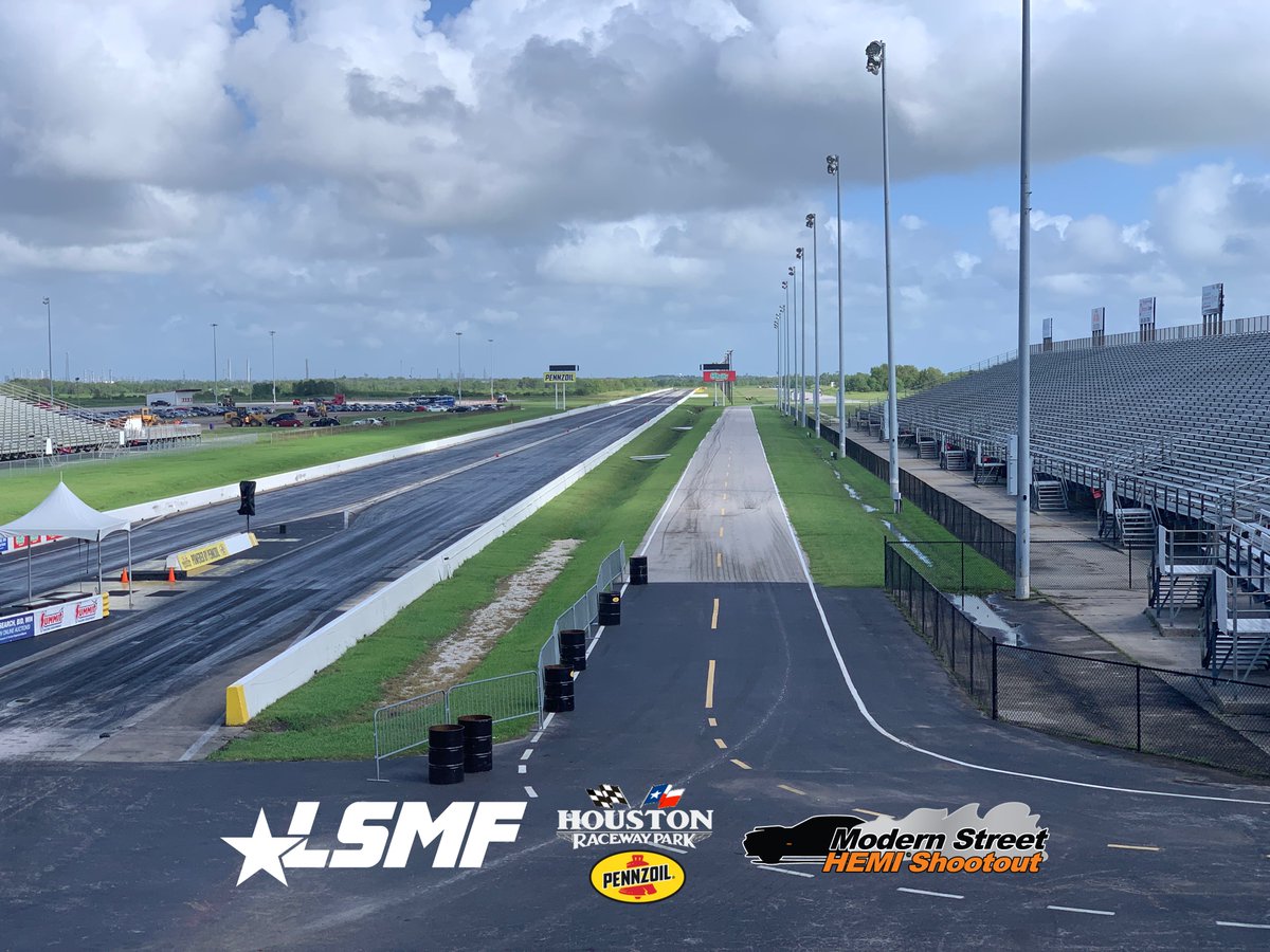 SpaceCityLX's tweet photo. It's #OneLastPass for #LoneStarMoparFest at #HoustonRacewayPark. Don't miss out on the racing or enthusiast expo!!! https://t.co/muh5Uzao4S
