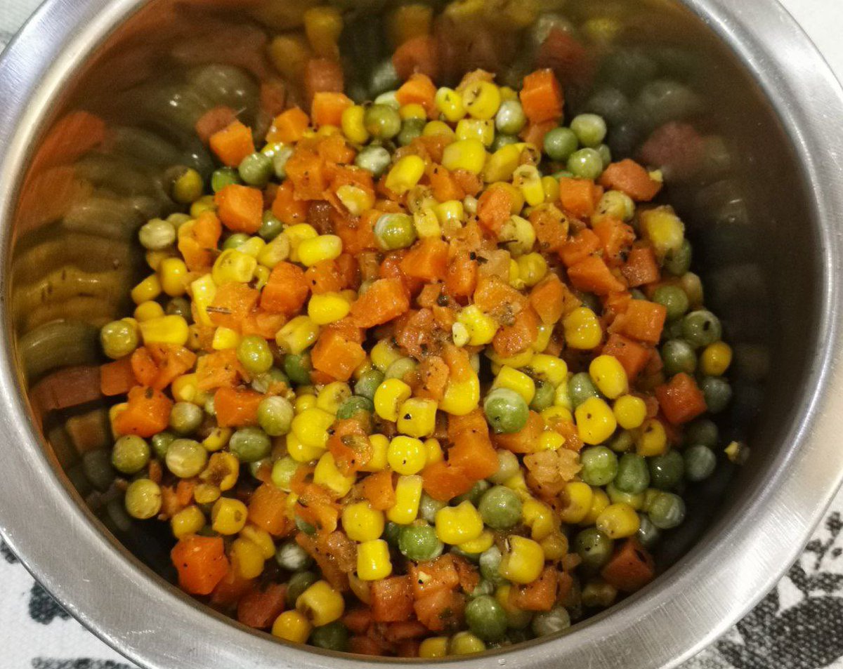 JojoSekri's tweet photo. JoJo Cooking Magic Homemade Fried potatoes , mixed vegetables & scrambled eggs
JoJoCookingMagic Recipe
#familyrecipe #herbs #naturalingredients #spiceoil #withoutpreservatives #nomsg #cooking #foodie #healthyingredients #spices #nomsg #healthyfood @jojosekri @jojocookingmagic https://t.co/0yDQQvTSJp