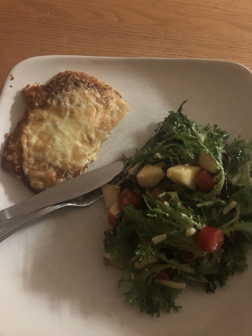 Cheesy chicken and fresh garden salad  #yum  #chicken #salad #nutrition  #LINK  #LINKINMYBIO  #supper<a href="/tag/yum"class="tags">#yum</a><a href="/tag/chicken"class="tags">#chicken</a><a href="/tag/salad"class="tags">#salad</a><a href="/tag/nutrition"class="tags">#nutrition</a><a href="/tag/link"class="tags"><span>#link</span></a><a href="/tag/goodeats"class="tags"><span>#goodeats</span></a><a href="/tag/supper"class="tags"><span>#supper</span></a><a href="/tag/linkinmybio"class="tags"><span>#linkinmybio</span></a>