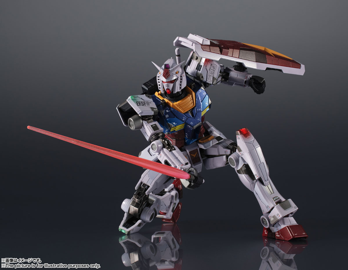 GUNDAM FACTORY YOKOHAMA』版「超合金 RX-78F00 ガンダム」が、夜間時
