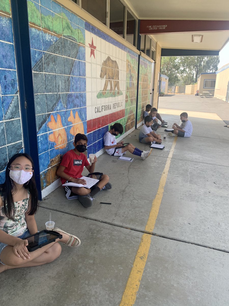 MrsSkoug5th's tweet photo. Our scientists investigated states of matter by assembling root beer floats! They had to taste them too, you know.. as part of the experiment! https://t.co/vYYjrs2XwS