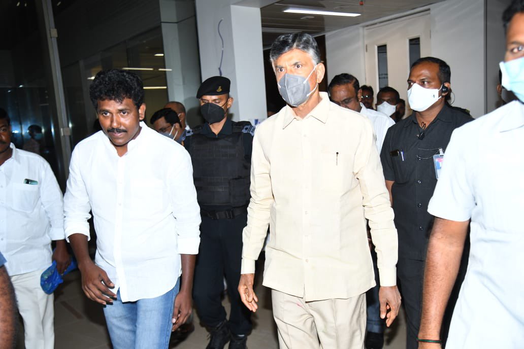 MSRajuTDPOffl's tweet photo. నిన్న రాష్ట్ర కార్యాలయంలో అధినాయకుడు చంద్రబాబు గారితో ఎస్సీ సెల్ గురించి చర్చించడం జరిగింది.@ncbn #sccell https://t.co/OHHyiuYldm