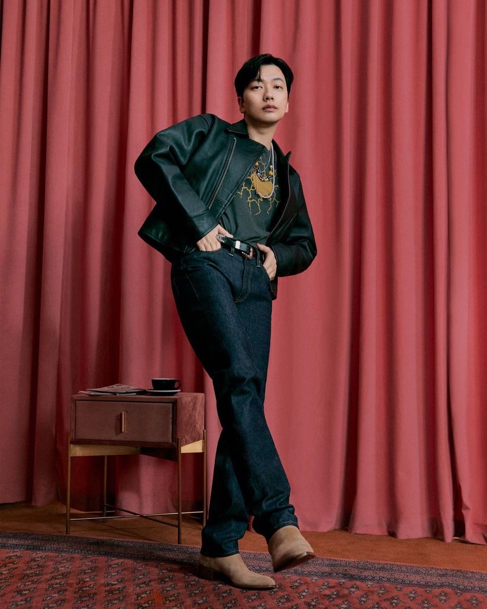 leedonghwi_th's tweet photo. [dlehdgnl] 2109023 Instagram Update

Lee Donghwi x Levis Korea 🖤 https://t.co/dVgfYVyMXx