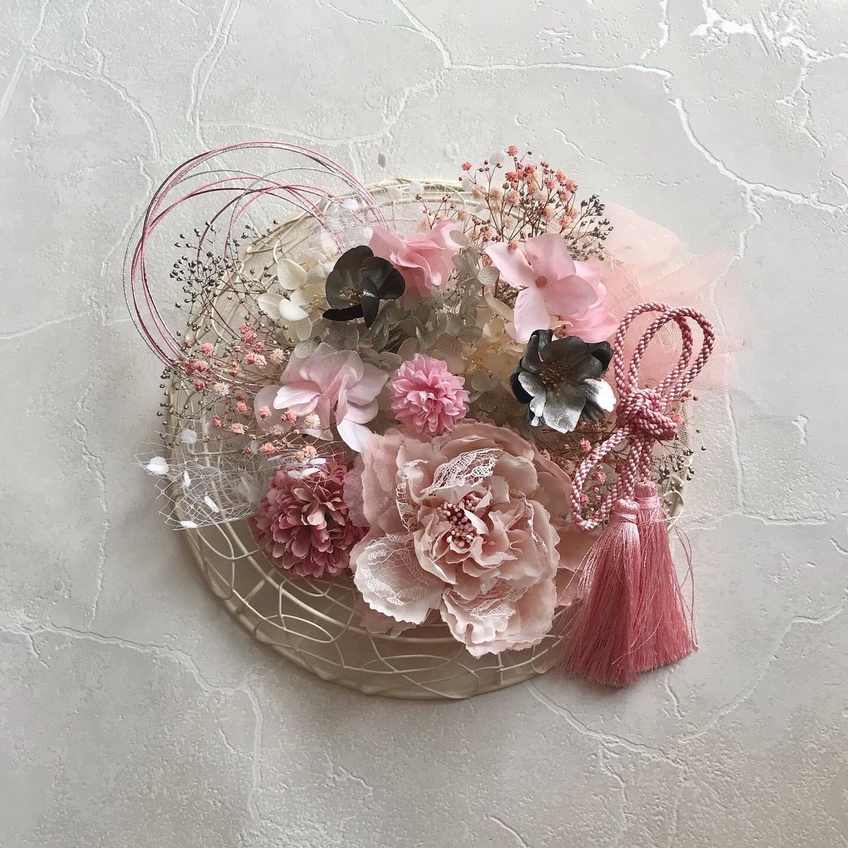 cometto_flower's tweet photo. ピンクのレースフラワーのかわいらしい髪飾り🎀💞
#髪飾り #オーダーメイド髪飾り #成人式髪飾り #和装髪飾り #着物髪飾り #和風髪飾り #ドライフラワー髪飾り #cometto https://t.co/5fPNK4r2Lk