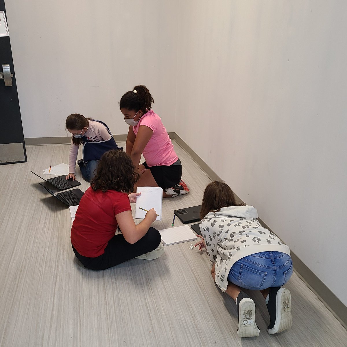 lee_paulah's tweet photo. Today, FFES 5th graders took the center of gravity STEM challenge! I think this group will love exploring physics! #FerryFarmES https://t.co/HaKk8Mp1Gb