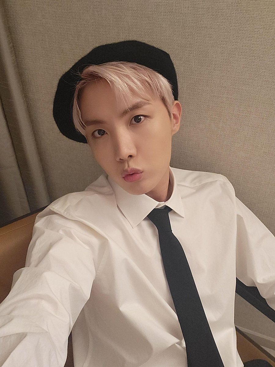 ARMYTEAMID's tweet photo. 『Trans ID』 

🐿 : hal ini merupakan momen berharga dan menyenangkan!!!🥰 aku selalu berterima kasih kepadamu ARMY !!💜

#방탄소년단 #BTS @BTS_twt https://t.co/0yUGtUpm8Q