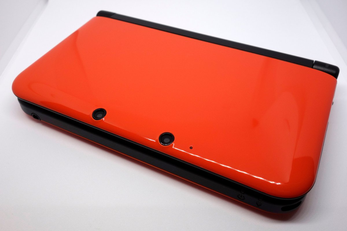 3DSLLをひさしぶりに触ってたけどいい色だなあ。 