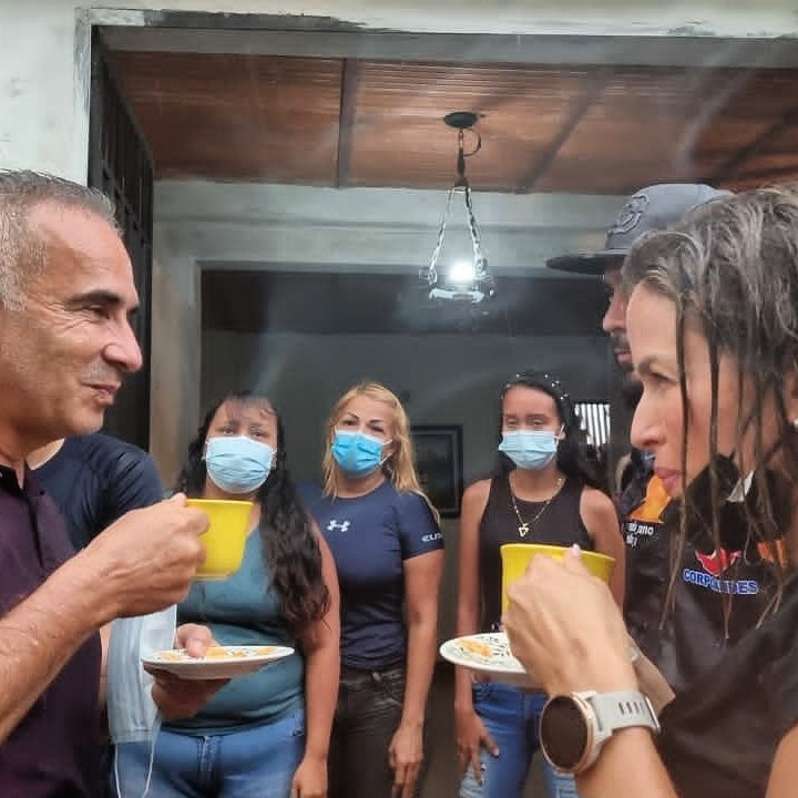 En medio de una lluvia de bendiciones, hoy en la Ruta de la Esperanza acompañado del amor del pueblo recorrimos las calles de la parroquia San Juan Bautista en #SanCristóbal, ratificando que no nos rendiremos y que seguiremos trabajando para todas y todos los tachirenses.