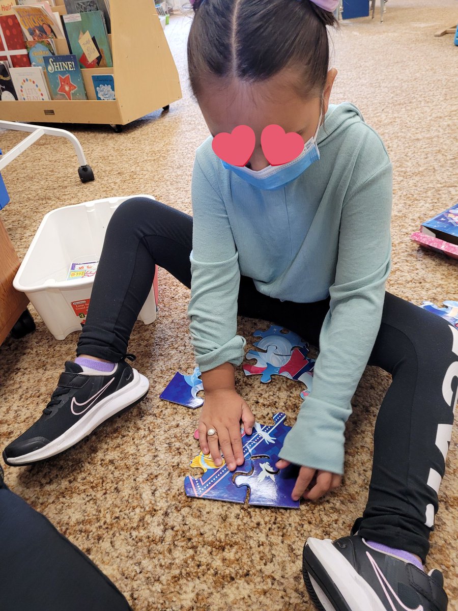 ReilkoffT's tweet photo. Today we welcomed all of our K friends.  Lots of #PlayandExploration both inside &amp; outside in #ForestSchoolBlaineLake.

So many pictures.
So much reflection.
So much fun.

I GET to teach #Kindergarten ❤ https://t.co/PG0VneOCMl