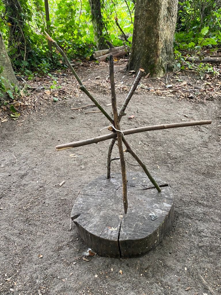 primary_avenue's tweet photo. After a session of learning to tie some basic knots, one child went on to build a shaduf (a device used to water crops in ancient Egypt). They are learning about the Egyptians as part of their history topic. Great work! ππΏπͺ΅πͺ’ #woodlandlearning #forestschool #outdoored https://t.co/ntpXQAC3fc
