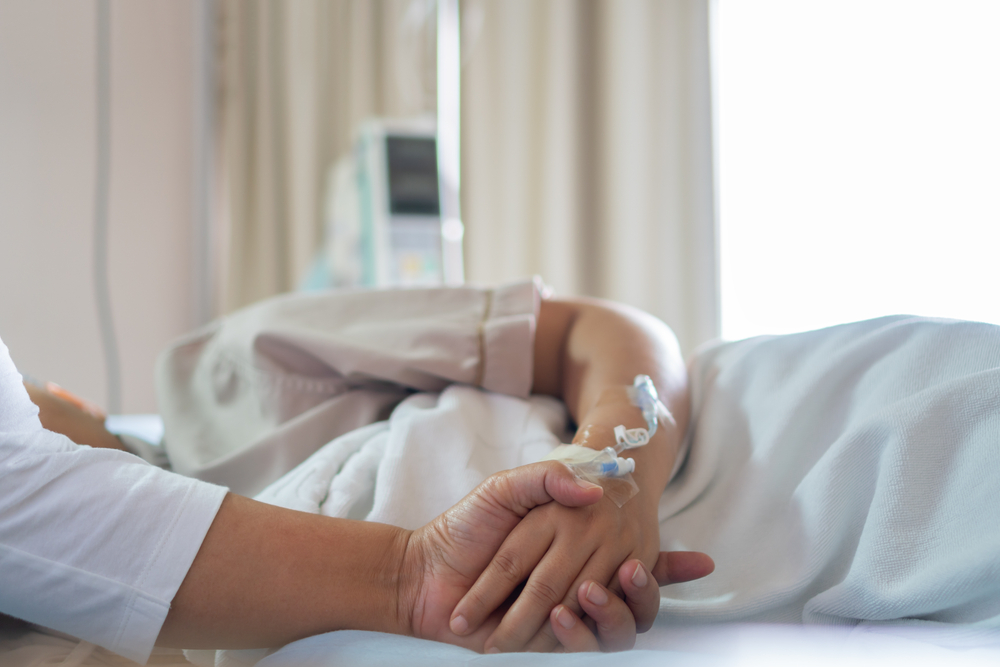 NewsBFM's tweet photo. 1. Singapore has suspended all visits to hospital wards in the city-state for four weeks starting Friday (September 24).

Its Health Ministry says more Covid-19 cases have been detected amongst hospital staff, patients and visitors, amid the rise in infections in the community. https://t.co/jO4OUhFKOC