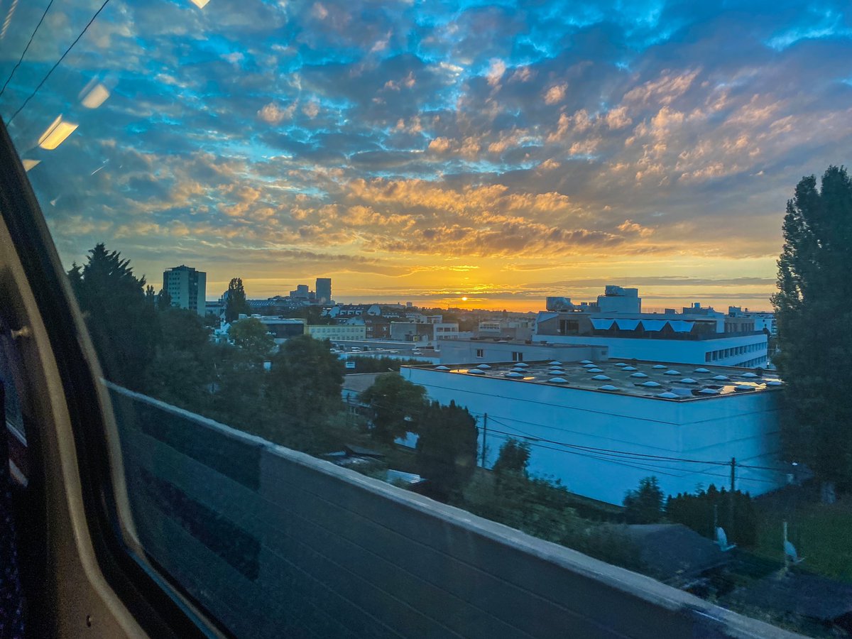 paulgregor23's tweet photo. #GutenMorgen #Wien #schaumalrazs #Südbahn @unsereOEBB @BMKlimaschutz @Stadt_Wien #mobilitaetswoche #vormobility #vor https://t.co/obUylyDmlN