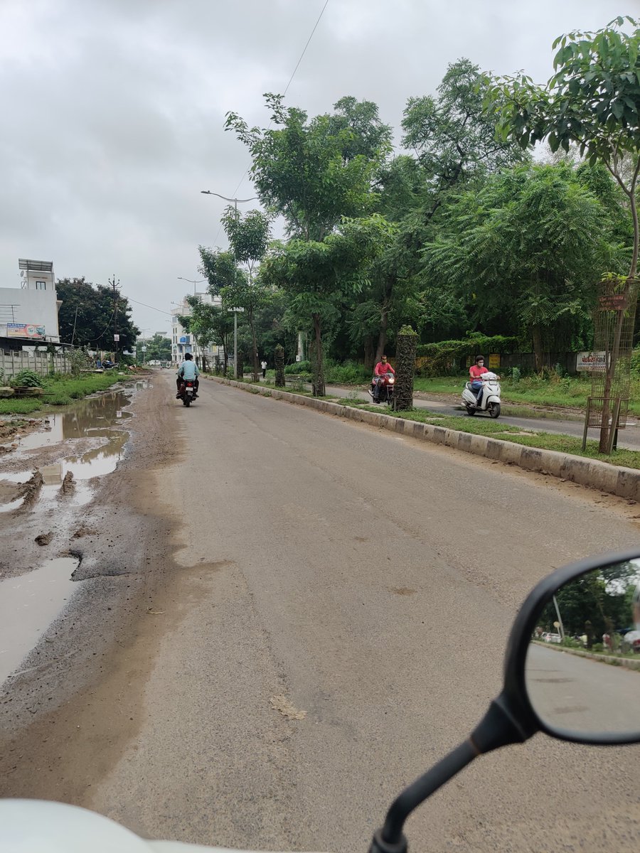 VatsalVala's tweet photo. #vadodarasmartcity ?
#vadodara #Gotri #GotriVadodara #GotriRoad #BansalMall #GERI #yashcomplex https://t.co/vdrRIAhOrX