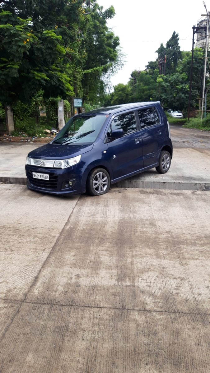 SGattewar_NGP's tweet photo. #JustNagpurThings 

1. Aada adura kaam
2. No street lights on road
3. No reflectors or sign board

Aur wo bolenge driver ki galti hogi :)

#TransformingNagpur https://t.co/rWxHQDWasV