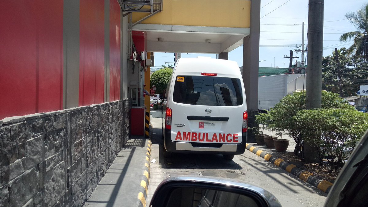 fonzilog's tweet image. yung malapit ka na mamatay pero nag crave ka ng chickenjoy