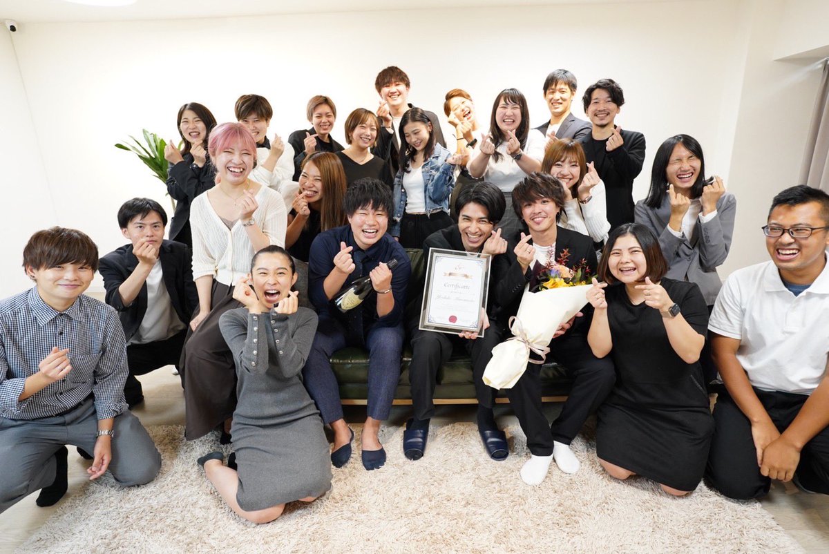 natureCEO_Kei's tweet photo. 🔥環境次第であなたはもっと輝ける

🧍🏻‍♀️オープニングスタッフ募集🧍

詳細は画像にて！
SNSだけの先取りの為、
期間限定で    
"9/23〜9/26まで" 募集かけます！

お仕事開始日、雇用形態
(アルバイト・正社員など)は
相談可能です。

楽しいスタッフと
成長、やりがいある仕事で稼ごう！ https://t.co/8IT57mnhEP