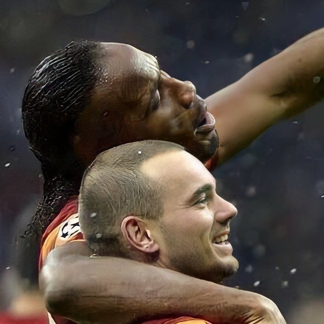Özledim be! @GalatasaraySK @didierdrogba @sneijder101010 #legendaryplayers @fatihterim @burakelmas_tr 💛❤️