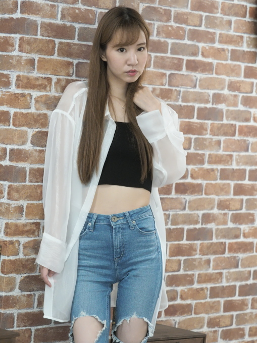 michelle_7986's tweet photo. 黒髪で…間に合うかな🤔
浅井 マリカ さん @maripyon0606
#sheershirt #スキニー美女 #longhair
#simplecoordinate #summercollection #monotone
#MURUA #GYDA https://t.co/AbepydscUc